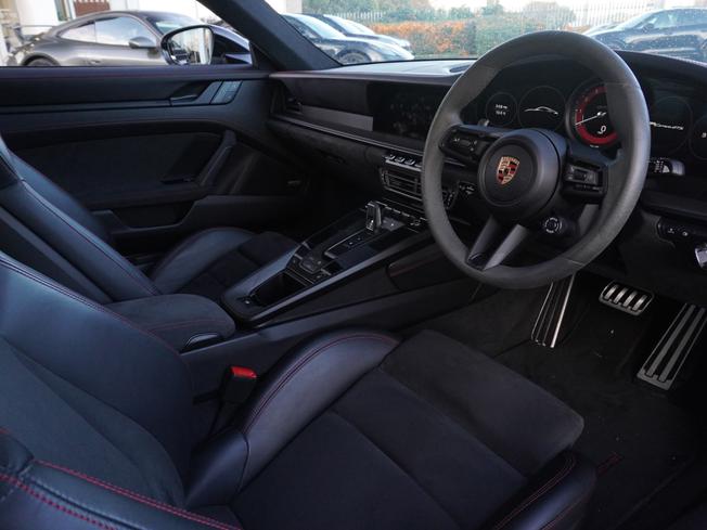 PORSCHE 911 Photo 10