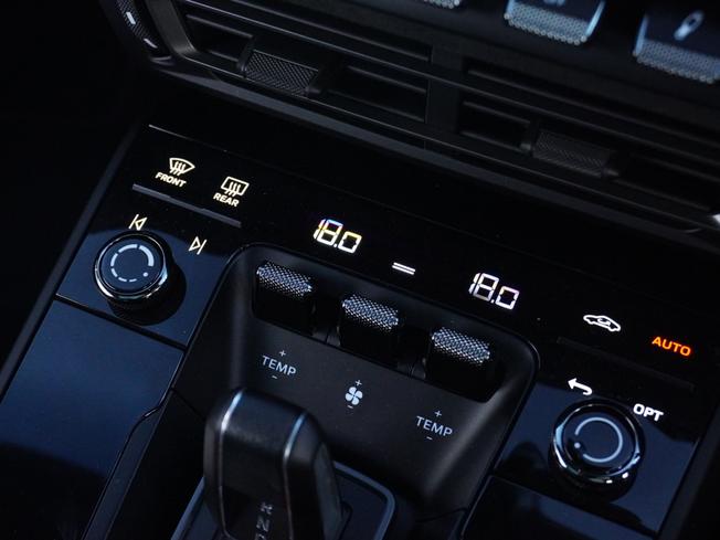 PORSCHE 911 Photo 25