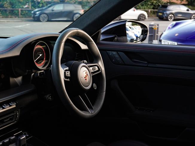 PORSCHE 911 Photo 3