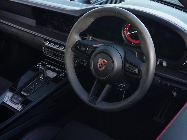 PORSCHE 911 Photo 8