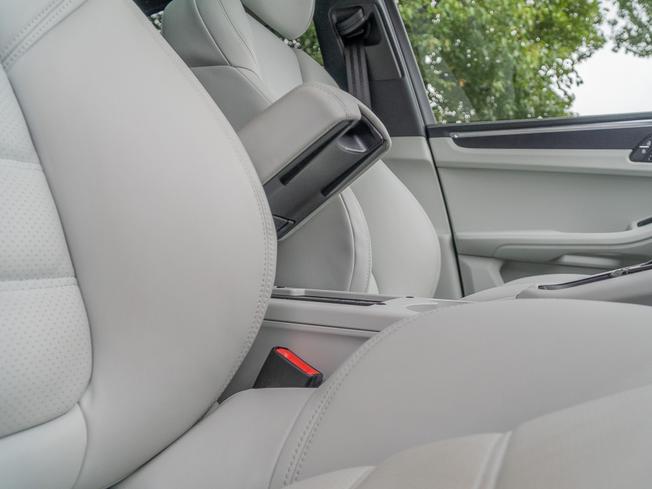 PORSCHE Macan Photo 13
