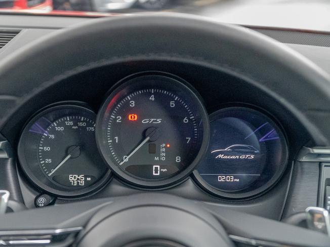 PORSCHE Macan Photo 15