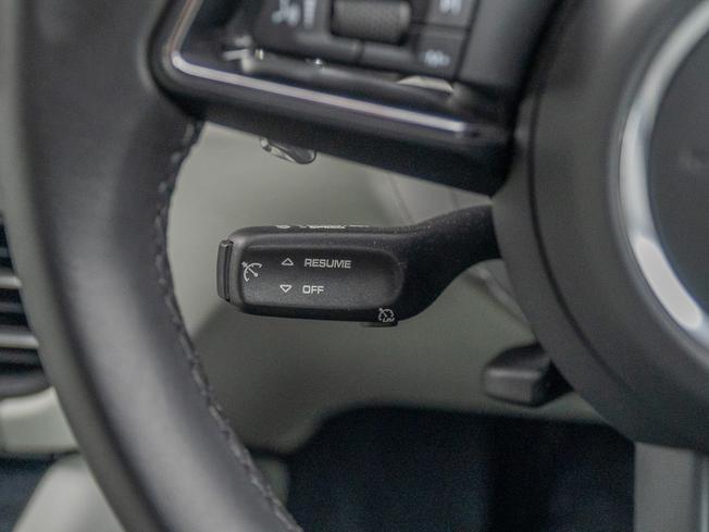 PORSCHE Macan Photo 17