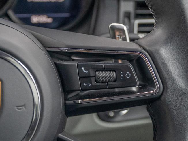PORSCHE Macan Photo 18