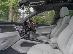 PORSCHE Macan Photo 3