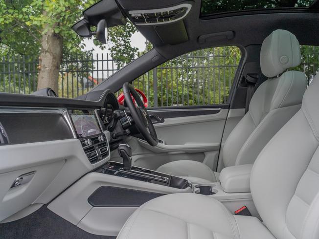 PORSCHE Macan Photo 3