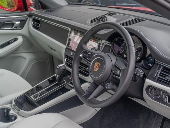PORSCHE Macan Photo 8