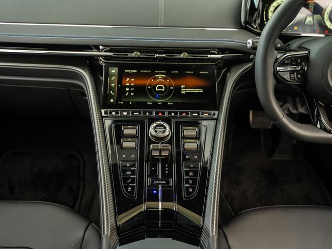 Aston Martin DB12 S Coupe Photo 12