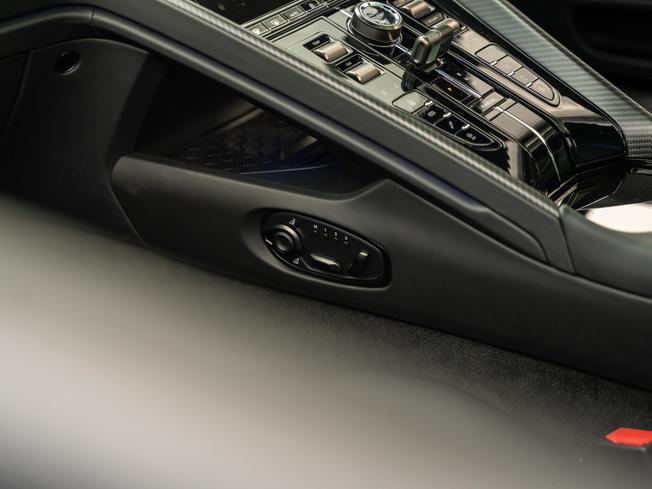 Aston Martin DB12 S Coupe Photo 30