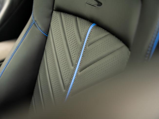 Aston Martin DB12 S Coupe Photo 34