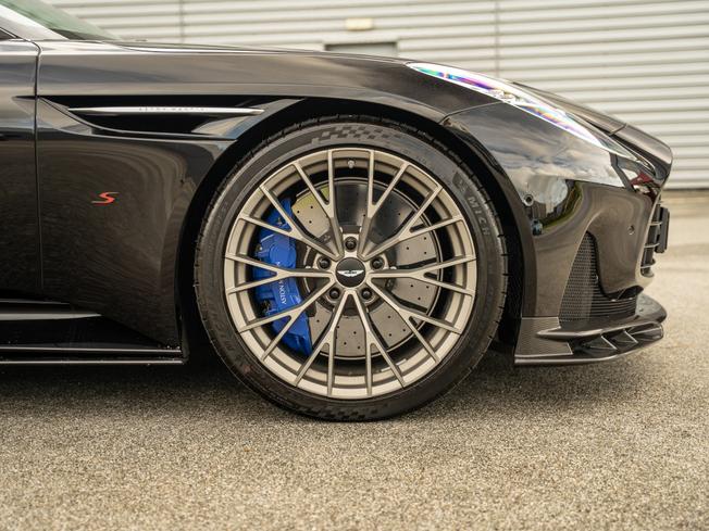 Aston Martin DB12 S Coupe Photo 4