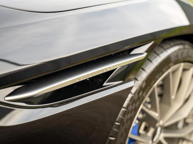 Aston Martin DB12 S Coupe Photo 9