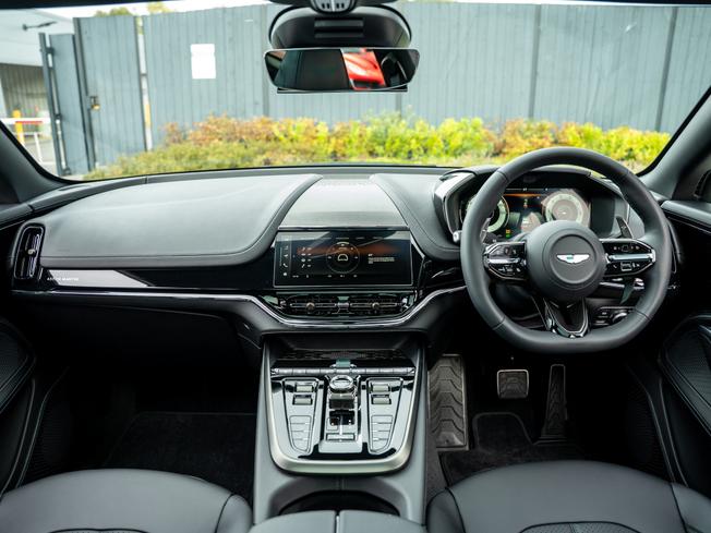 ASTON MARTIN Dbx Photo 10