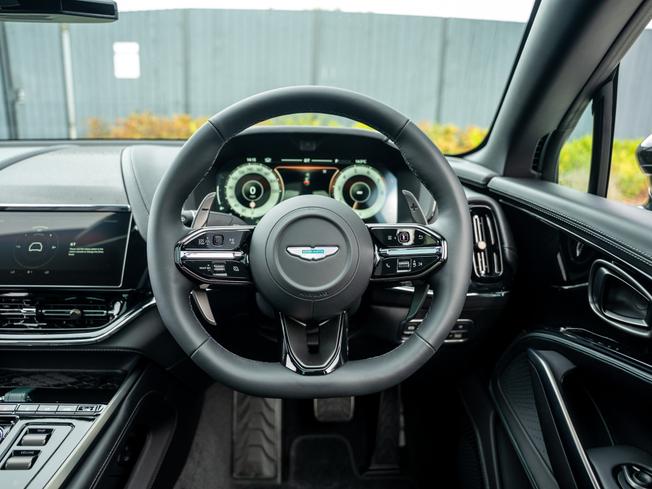 ASTON MARTIN Dbx Photo 11