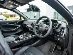 ASTON MARTIN Dbx Photo 3