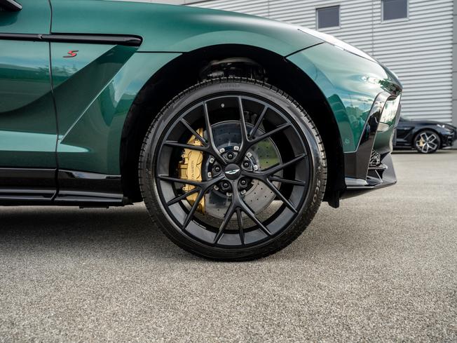 ASTON MARTIN Dbx Photo 4