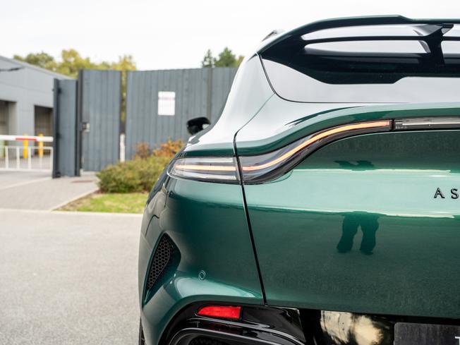 ASTON MARTIN Dbx Photo 40