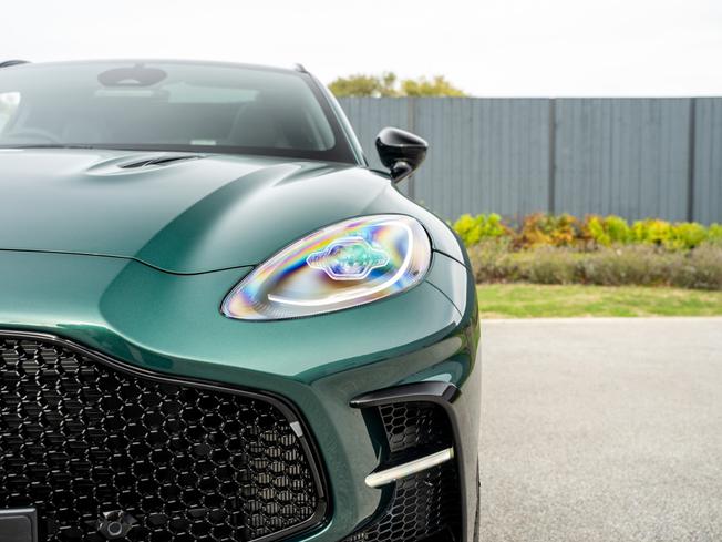 ASTON MARTIN Dbx Photo 43