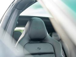 ASTON MARTIN Dbx Photo 5