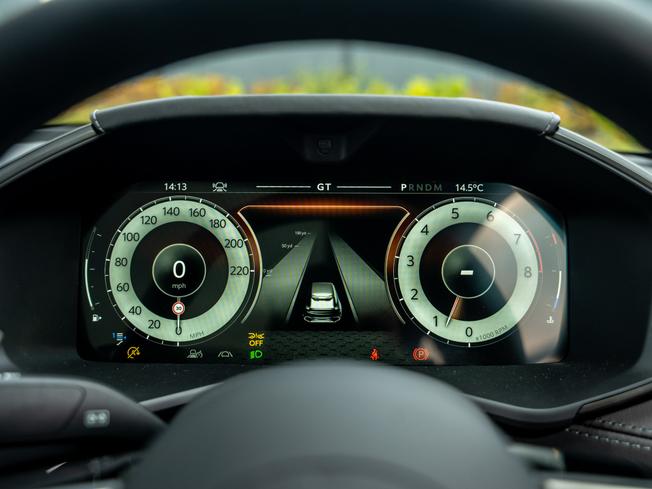 ASTON MARTIN Dbx Photo 6