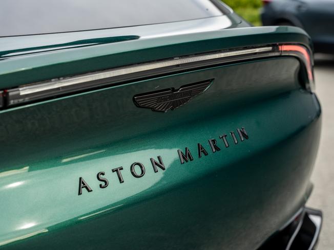 ASTON MARTIN Dbx Photo 8