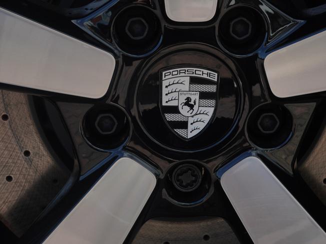 Porsche 911 Photo 24