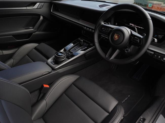 Porsche 911 Photo 3