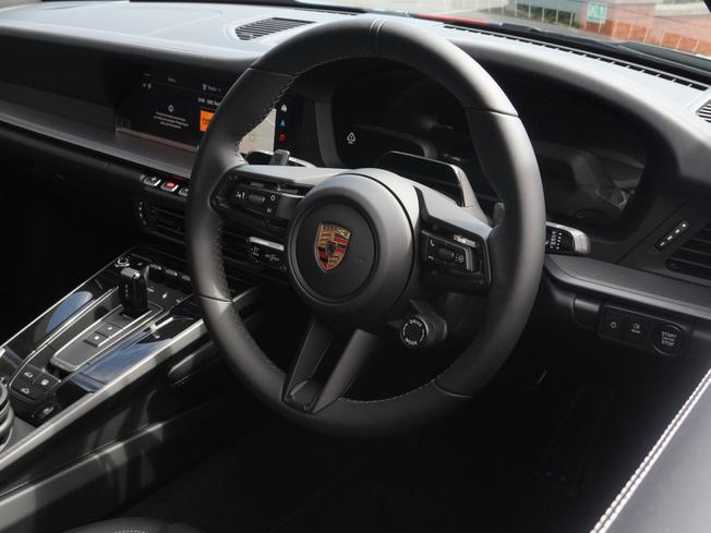 Porsche 911 Photo 8