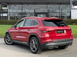 MERCEDES-BENZ GLA Photo 2