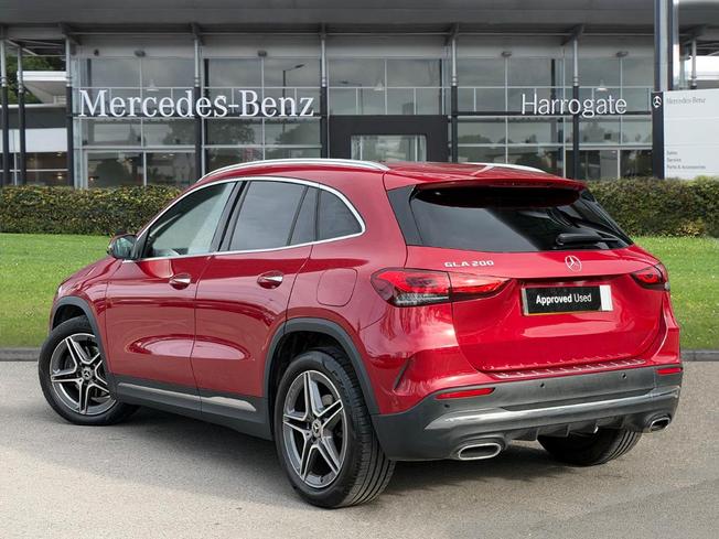 MERCEDES-BENZ GLA Photo 2