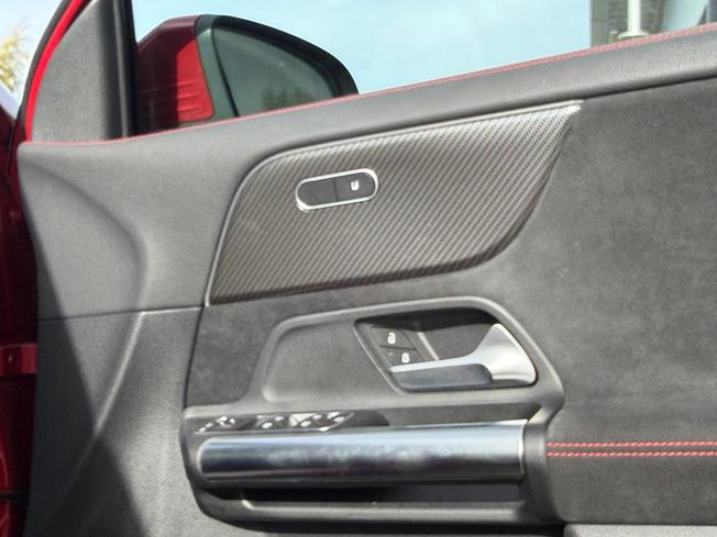 MERCEDES-BENZ GLA Photo 21