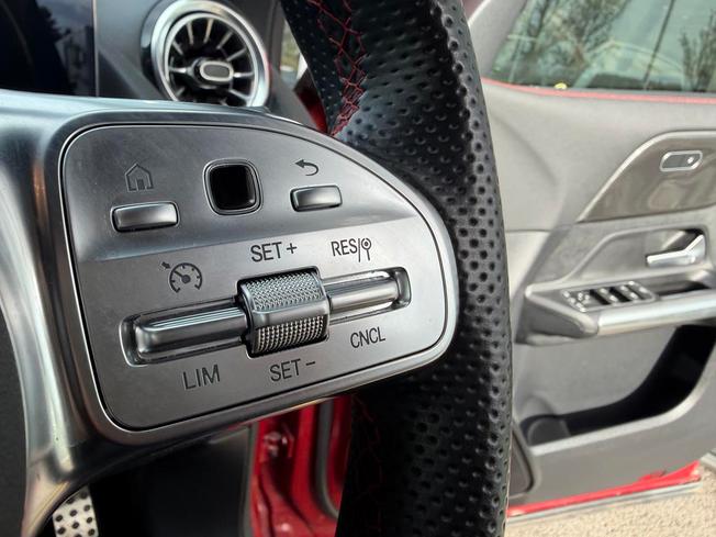 MERCEDES-BENZ GLA Photo 25