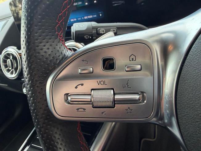 MERCEDES-BENZ GLA Photo 28