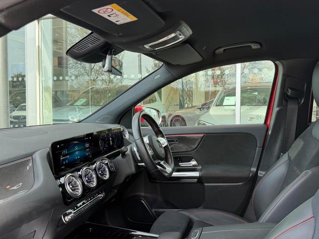 MERCEDES-BENZ GLA Photo 3