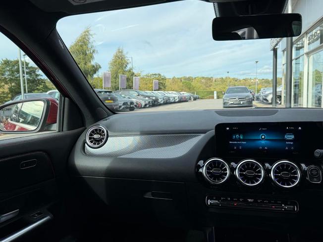MERCEDES-BENZ GLA Photo 40