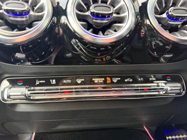 MERCEDES-BENZ GLA Photo 44