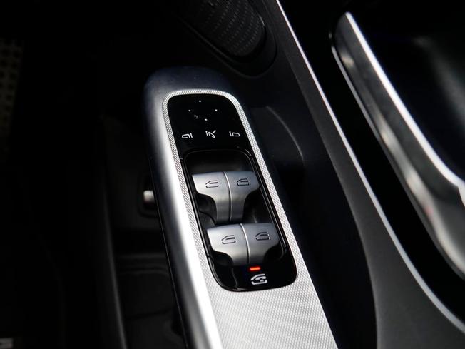 MERCEDES-BENZ Glc Photo 16