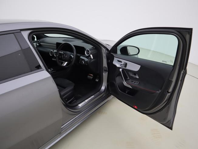 MERCEDES-BENZ A Class Photo 18