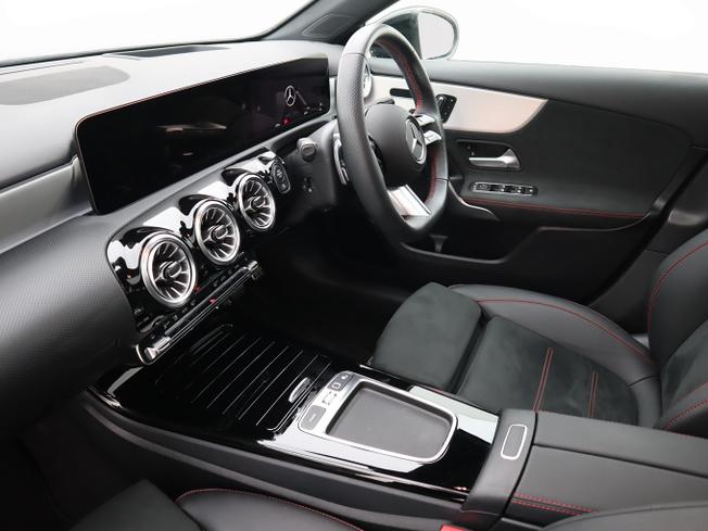 MERCEDES-BENZ A Class Photo 3