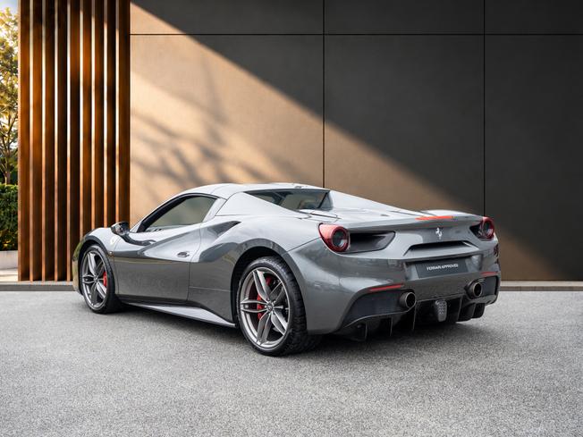FERRARI 488 Photo 10