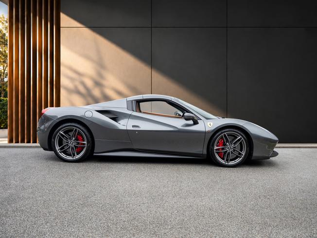 FERRARI 488 Photo 11