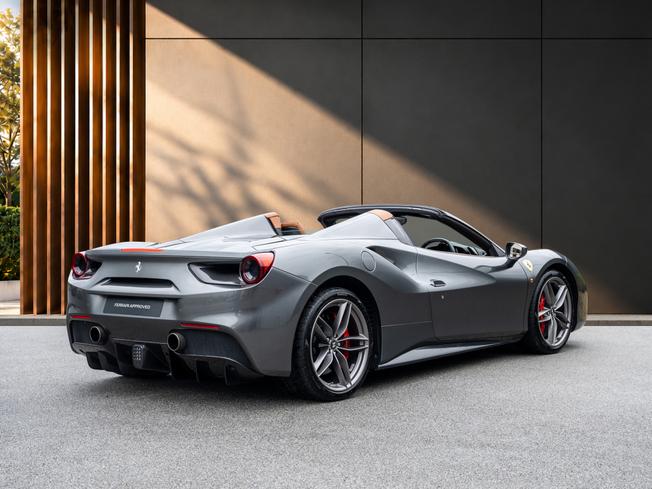 FERRARI 488 Photo 3