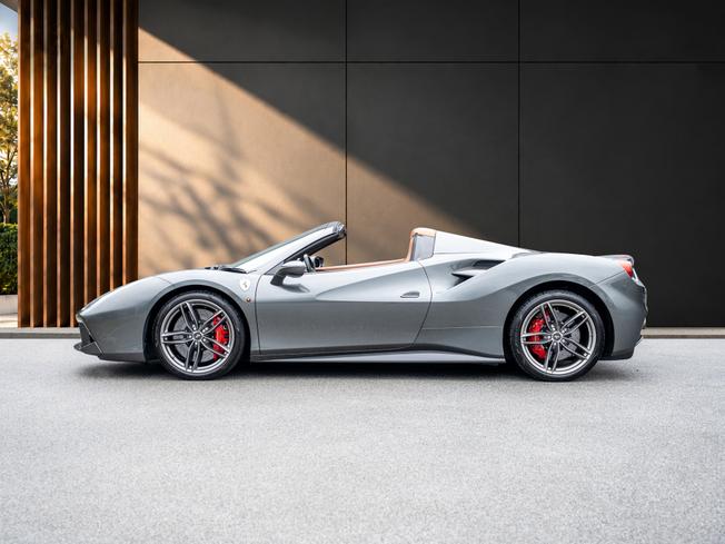 FERRARI 488 Photo 6