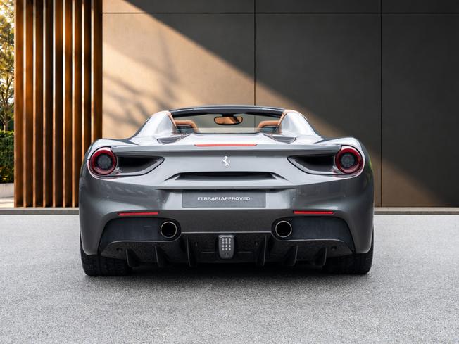 FERRARI 488 Photo 8