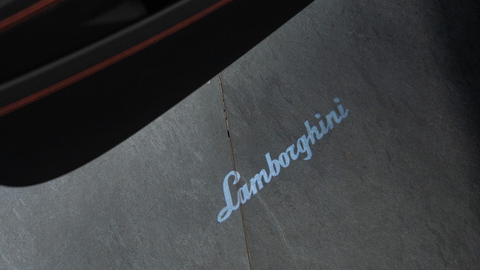LAMBORGHINI Urus Photo 202d4681-b2bc-413a-88c1-4838cc9a8c68.jpg