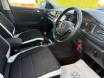 Volkswagen T-Roc Photo 11