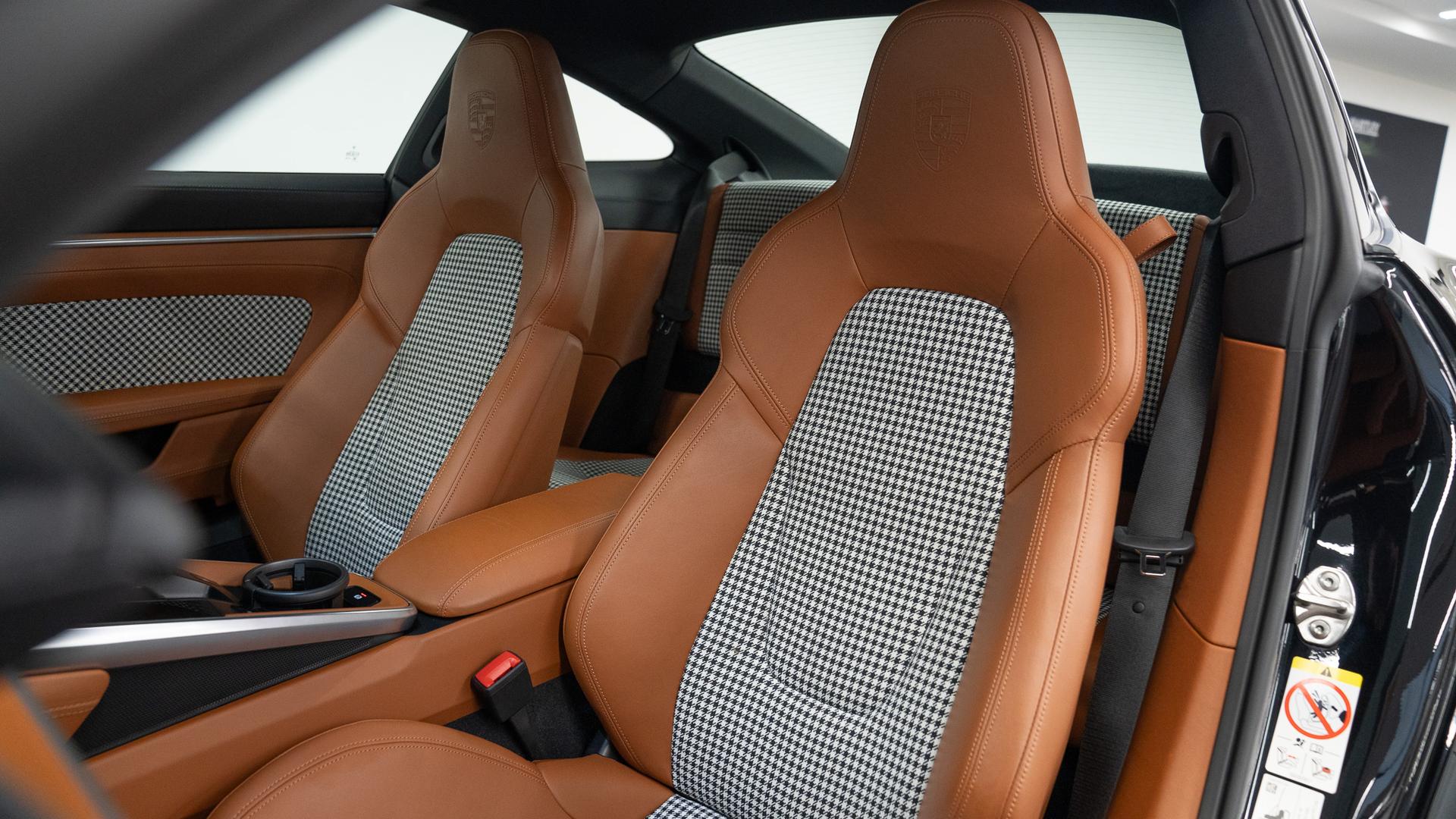 Porsche 911 Photo 204d7cc3-c0f5-49cc-9b96-a31fd6d4bdab.jpg