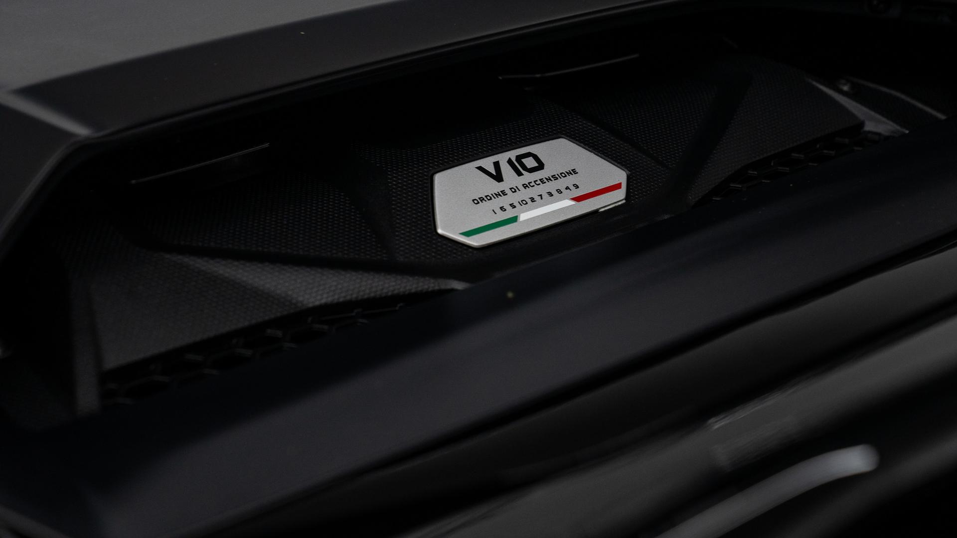 LAMBORGHINI Huracan Photo 205a34b6-8a86-44d9-b5ff-f0e34709f84f.jpg