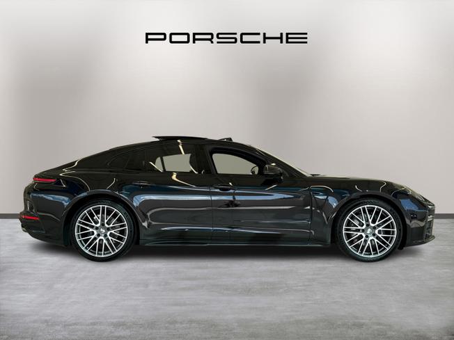 PORSCHE Panamera Photo 2