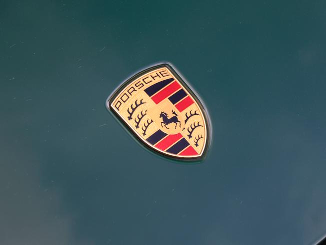 PORSCHE TAYCAN Photo 15